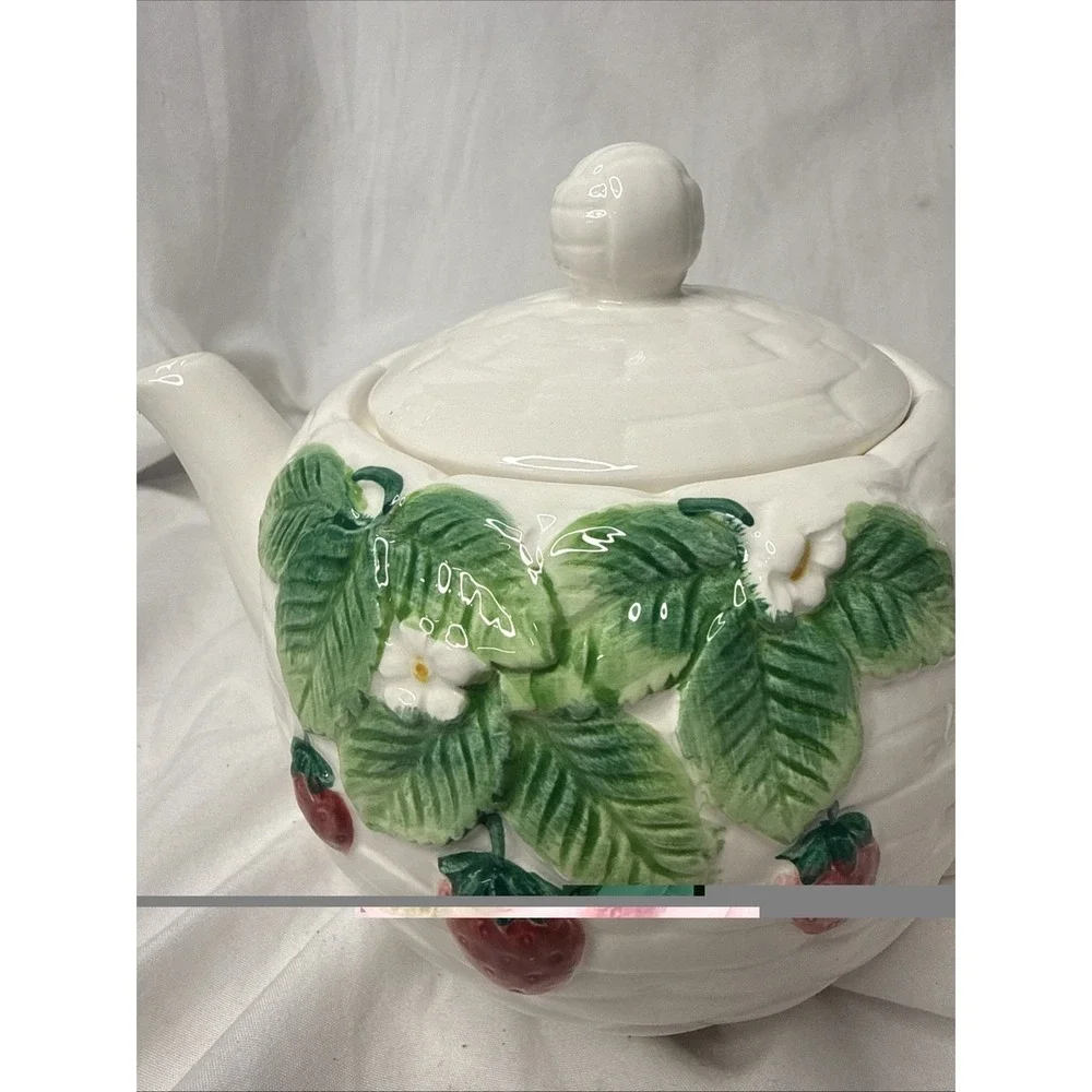 Otagiri Strawberry Teapot Mary Ann Baker Basket Weave Design 4 Cup Cottagecore